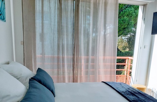 Saint-Martin Apartment | Comfortable 2-star studio, wifi, close to shops, A9, transport, beaches.