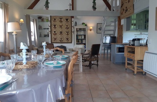 Toulon-sur-Allier Cottage | Comfortable cottage near Moulins with garden & wood stove