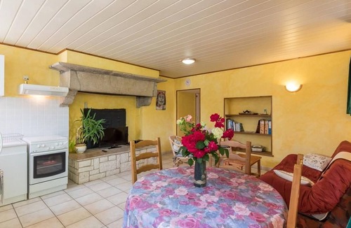 Confracourt Cottage | Comfortable Cottage in Confracourt, Saône Valley