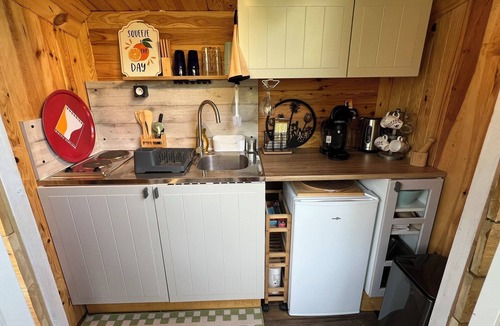 La Roque-sur-Pernes Cabin | Comfortable yurt in Provence with Jacuzzi and private garden