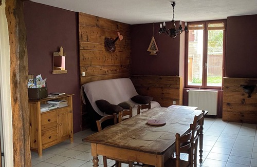 Graye-et-Charnay Apartment | Comfortable gîte in a peaceful mountain setting