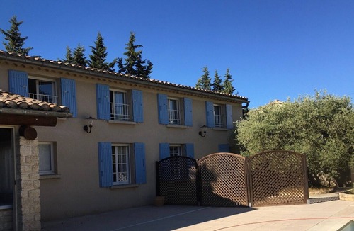 Aubignan House | Comfortable gite, quiet location in wooded grounds, swimming pool, terrace