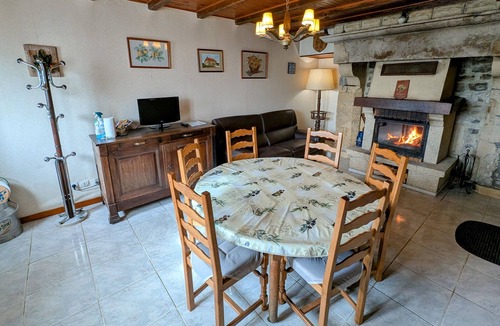 Melin Bed & Breakfast | Comfortable Rooms with Breakfast Included and Garden