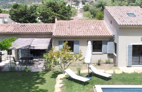 Beaumes-de-Venise Villa | Comfortable villa just a stone's throw from the village