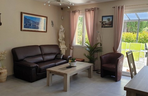 Entrechaux Villa | Comfortable villa, 300 m from shops, 5 kms from Vaison la romaine
