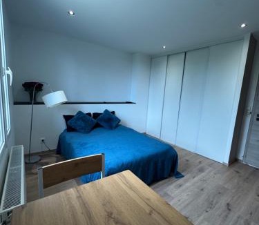 Poligny Bed & Breakfast | Comme à la maison - Chambre et salle de bain privée