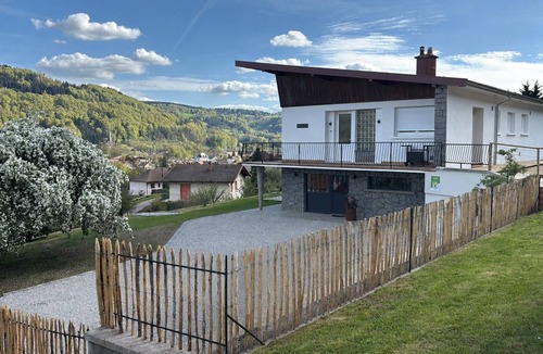 Le Val-d'Ajol House | Completely renovated family cottage in mid-century style. Family idea.