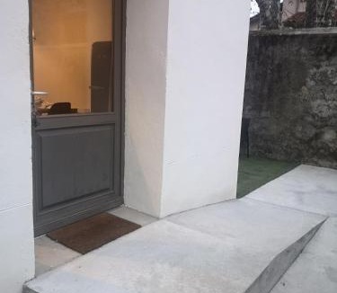 Condrieu Apartment | Condrieu gîte climatisé parking privé