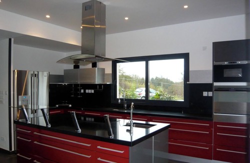 Verrieres-le-Buisson Villa | Contemporary villa with heated infinity pool - 4 bedrooms - 15 min Paris