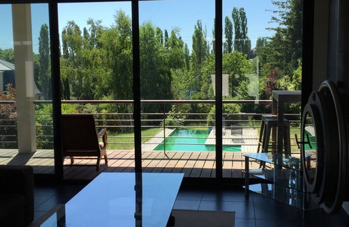 Verrieres-le-Buisson Villa | Contemporary villa with heated infinity pool - 4 bedrooms - 15 min Paris