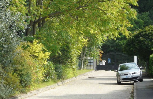 Verrieres-le-Buisson Villa | Contemporary villa with heated infinity pool - 4 bedrooms - 15 min Paris