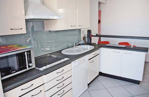 Sete Apartment | Contemporary bright apartment on Quai Royal with large terrace Sèt