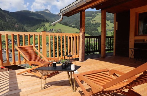 Beaufort Ski Chalet | Contemporary chalet for 8, 4 bedrooms, mountain views, parking, near village