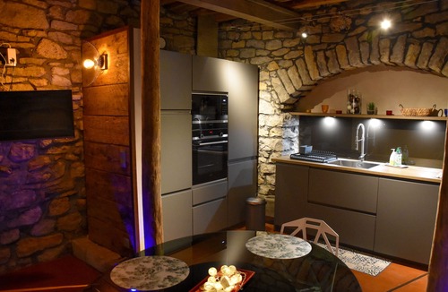 Arbois House | Contemporary cellar in the heart of Arbois KV'O37