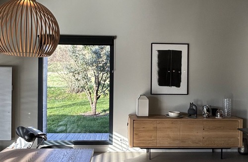 Vesc Villa | Contemporary house with swimming pool