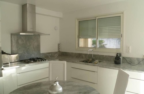 La Roque-sur-Pernes House | CONTEMPORARY VILLA, SWIMMING POOL, ASSURED CALM2 to10 persons