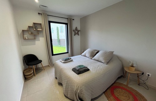 Sauzet Villa | Contemporary villa with garden, swimming pool, air conditioning.