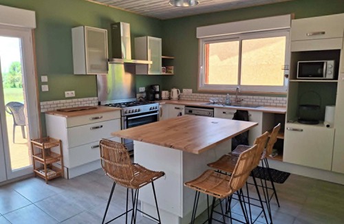 Bourges House | Contemporary wooden house "chez Fan-Fan" spacious and pleasant.