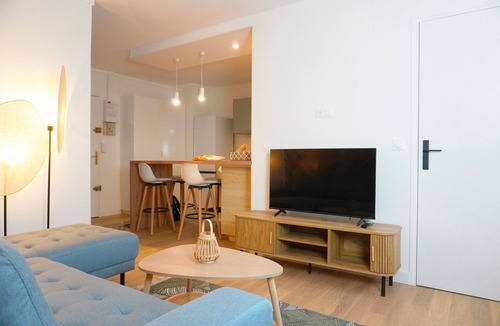 Les Gondoles Apartment | Cosy 2-bedroom apartment - RER C 400m