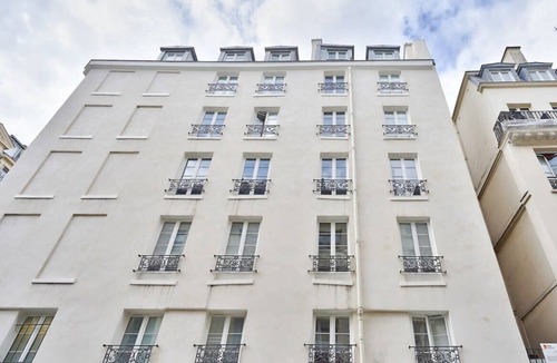 Quartier de la Porte-Saint-Denis Apartment | Cosy and New Studio in the Heart of Paris (5F)