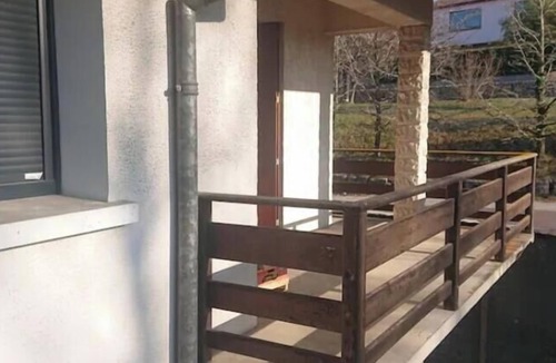 Clairvaux-les-Lacs Apartment | Cosy apartment with terrace 3 minutes from the lake on foot