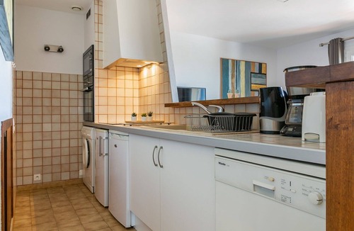 Visan Apartment | Cosy apartment for 5 people with private pool, WIFI, A/C, TV and balcony