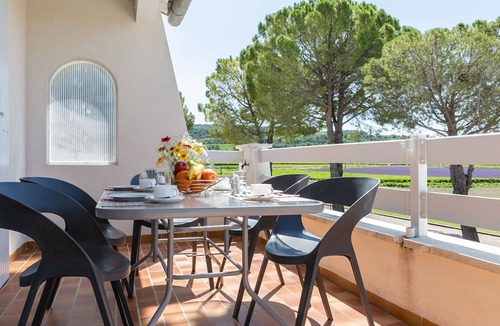Visan Apartment | Cosy apartment for 5 people with private pool, WIFI, A/C, TV and balcony