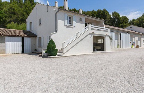 Visan Apartment | Cosy apartment for 5 people with private pool, WIFI, A/C, TV and balcony
