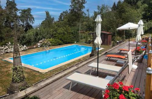Onlay House | Cosy Castle with Pool in Onlay