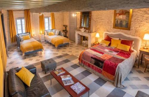 Onlay House | Cosy Castle with Pool in Onlay