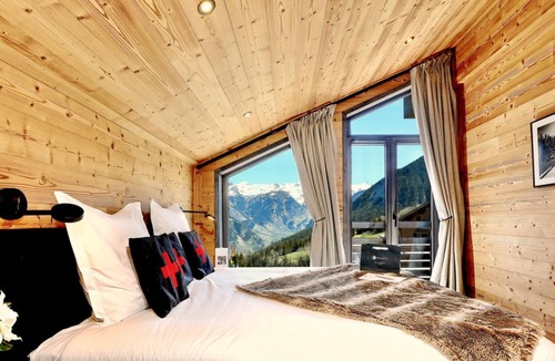 Courchevel Ski Chalet | Cosy chalet spread over 3 levels for 6 people