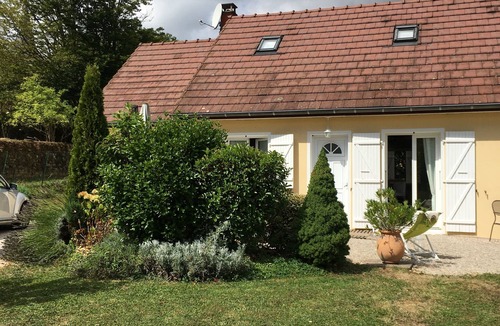Moiron House | Cosy country house with garden and view.