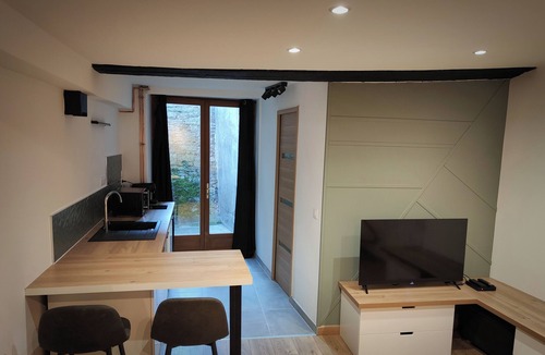 Besancon Apartment | Cosy downtown studio near train station