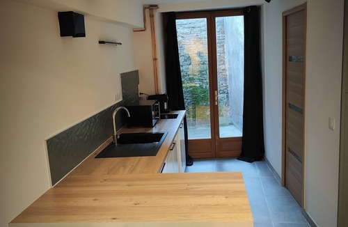 Besancon Apartment | Cosy downtown studio near train station