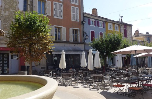 Saint-Paul-Trois-Chateaux Apartment | Cosy studio in the heart of Saint-Paul-Trois-Châteaux, Drôme Provençale