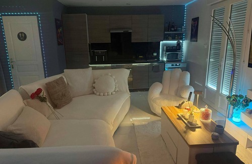 La Machine House | Cosy house with swimming pool and cosy double with