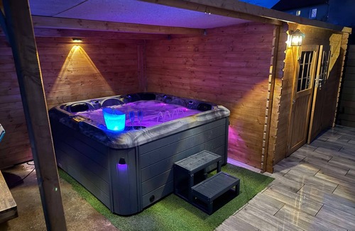La Machine House | Cosy house with swimming pool and cosy double with