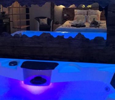 Cemboing Apartment | Cosy Love & Spa Love room avec spa, hammam et sauna privatif