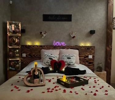 Cemboing Apartment | Cosy Love & Spa Love room avec spa, hammam et sauna privatif