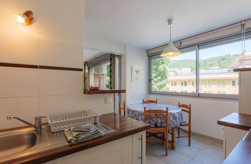 Vals-les-Bains Apartment | Cosy Retreat Near the Thermal Baths – Air Conditioning Included