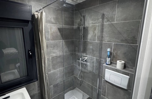 Villeneuve-le-Roi Apartment | Cosy studio near the airport