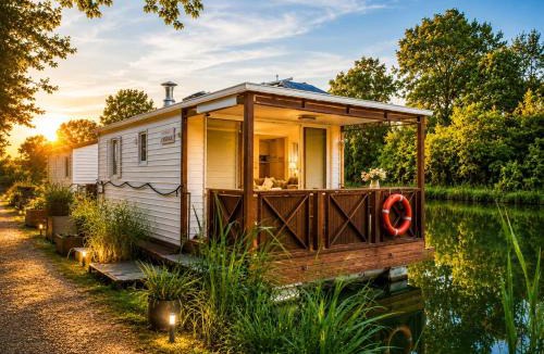 Saint-Usage Other | Cottage flottant Bohème option spa vue Canal