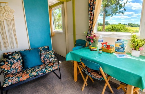 Saint-Usage Boat Rental | Cottage flottant Vintage supplément Jacuzzi privé