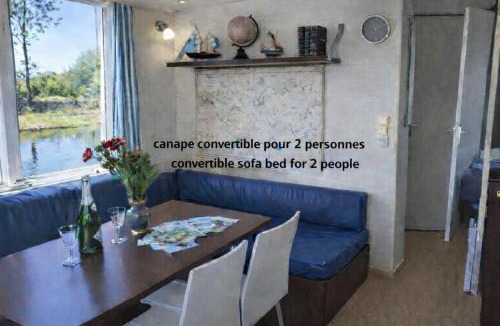 Saint-Usage Boat Rental | Cottage flottant Premium Jacuzzi privé en supplément
