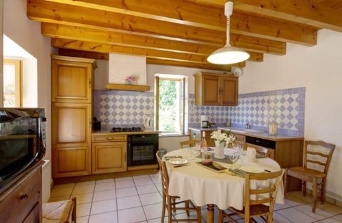 Les Salles Cottage | Cottage for 4 with private garden, pets allowed