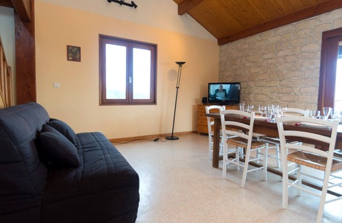 Sonnay Cottage | Cottage 'Gîte Télégraphe, Sonnay' with Mountain View, Shared Pool and Wi-Fi