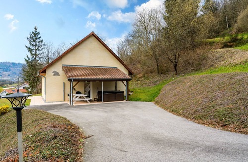 Rupt-sur-Moselle Cottage | Cottage 'Gîte Sanglier' with Shared Terrace, Wi-Fi and Air Conditioning