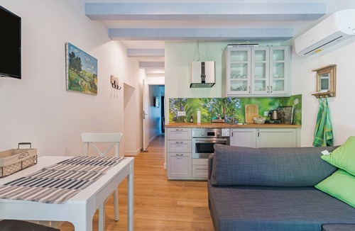 Puget House | Cottage 'Le Romarin' with Shared Pool, Wi-Fi and Air Conditioning
