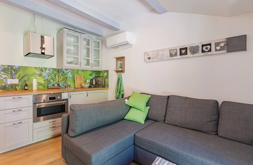Puget House | Cottage 'Le Romarin' with Shared Pool, Wi-Fi and Air Conditioning