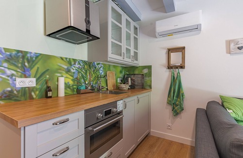 Puget House | Cottage 'Le Romarin' with Shared Pool, Wi-Fi and Air Conditioning